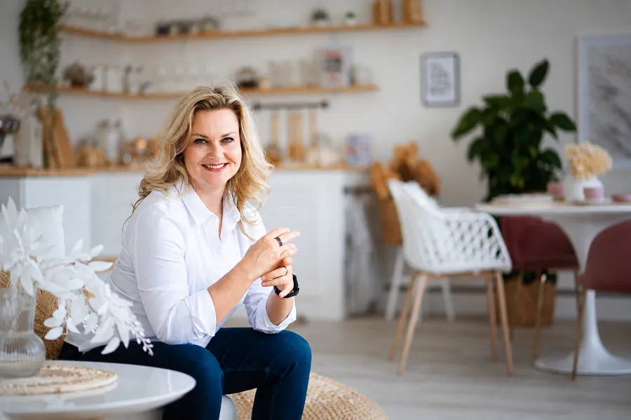 Iveta Hostašová při oceňování nemovitosti v Rudné
